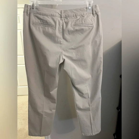a.n.a 10 Chino cropped pants 98% cotton 2% spandex. 2 front slant pockets khaki. - Picture 9 of 9